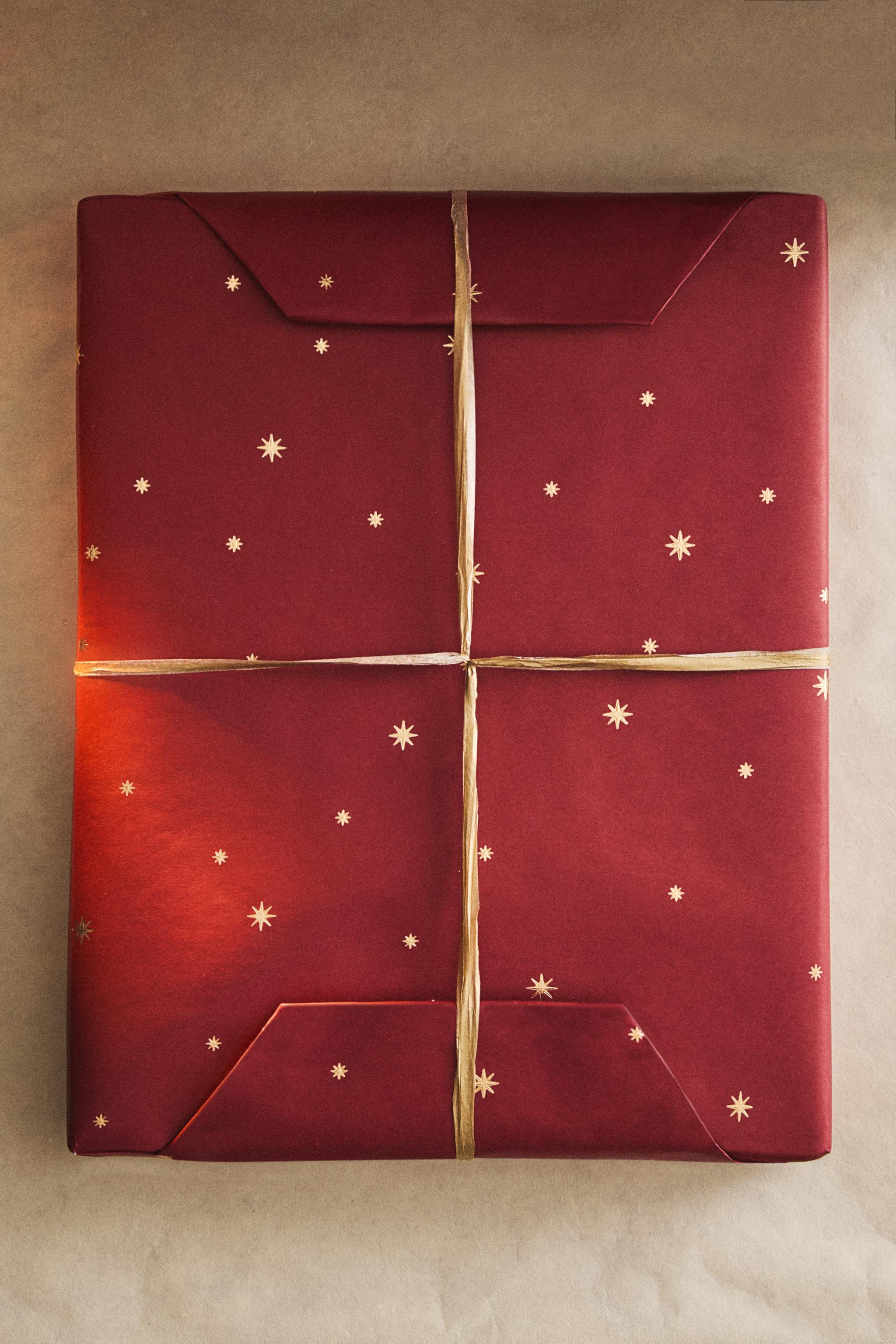 SET PAPIER CADEAU ÉTOILES NOËL ET RUBAN